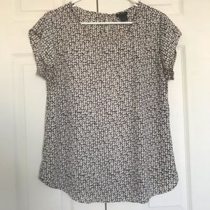 ✨3 FOR $20✨ Ann Taylor Flowy Blouse Size M